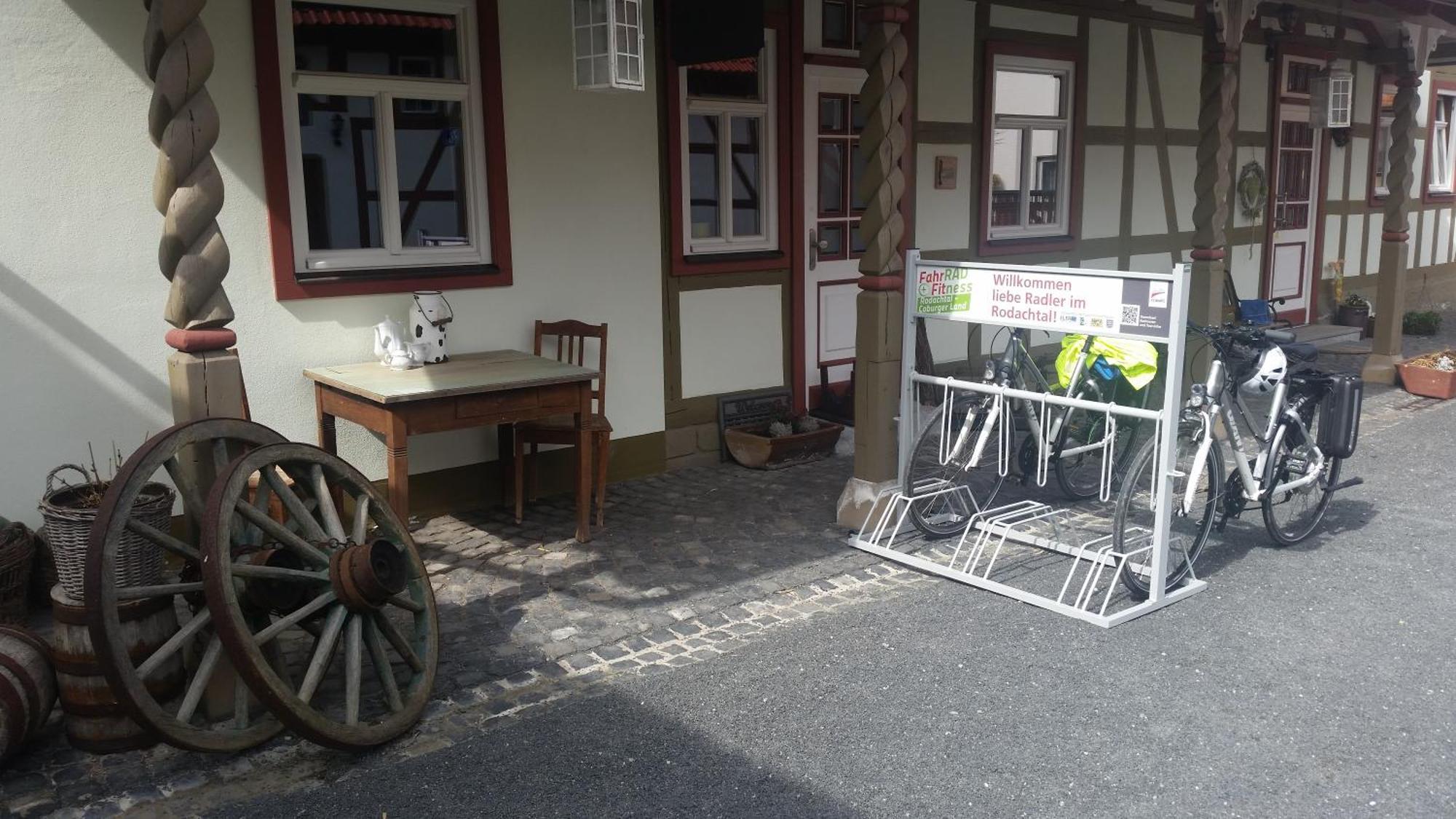Cafe Im Hof- Bed & Breakfast Streufdorf 外观 照片