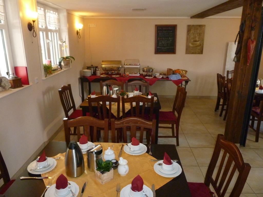 Cafe Im Hof- Bed & Breakfast Streufdorf 外观 照片