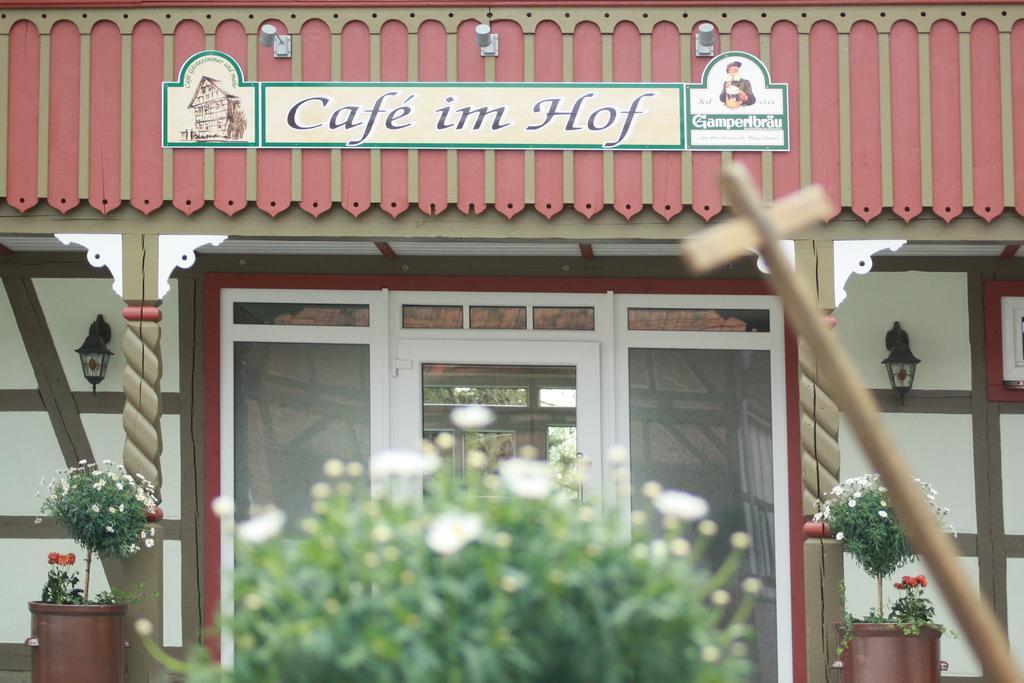 Cafe Im Hof- Bed & Breakfast Streufdorf 外观 照片
