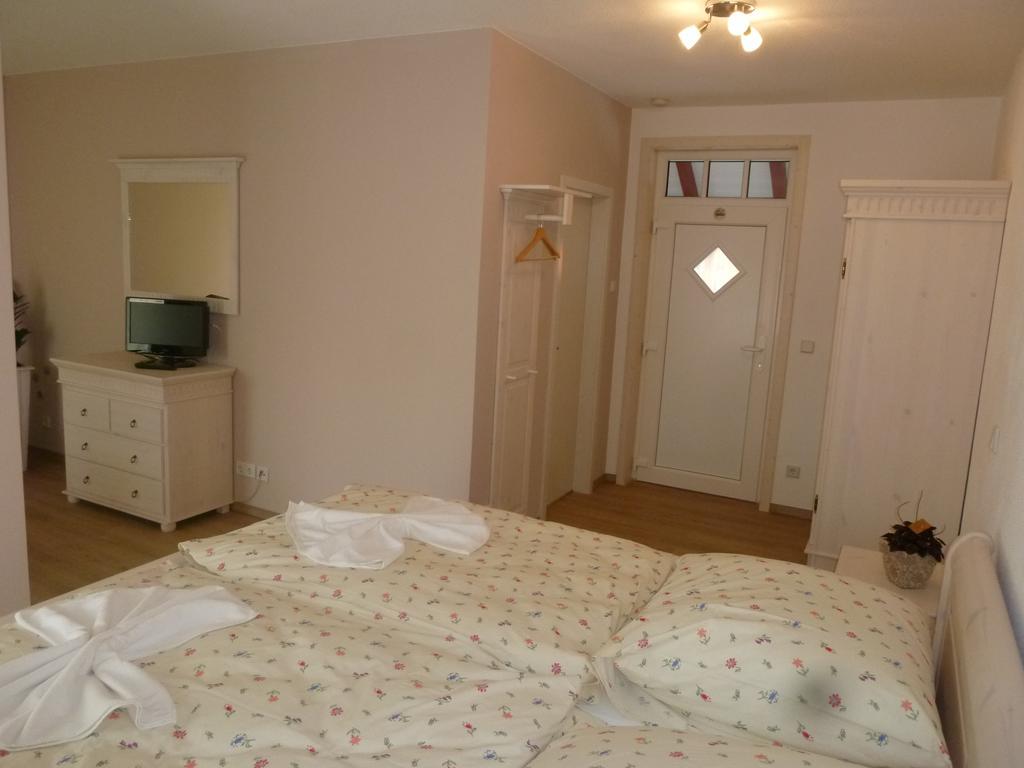 Cafe Im Hof- Bed & Breakfast Streufdorf 外观 照片