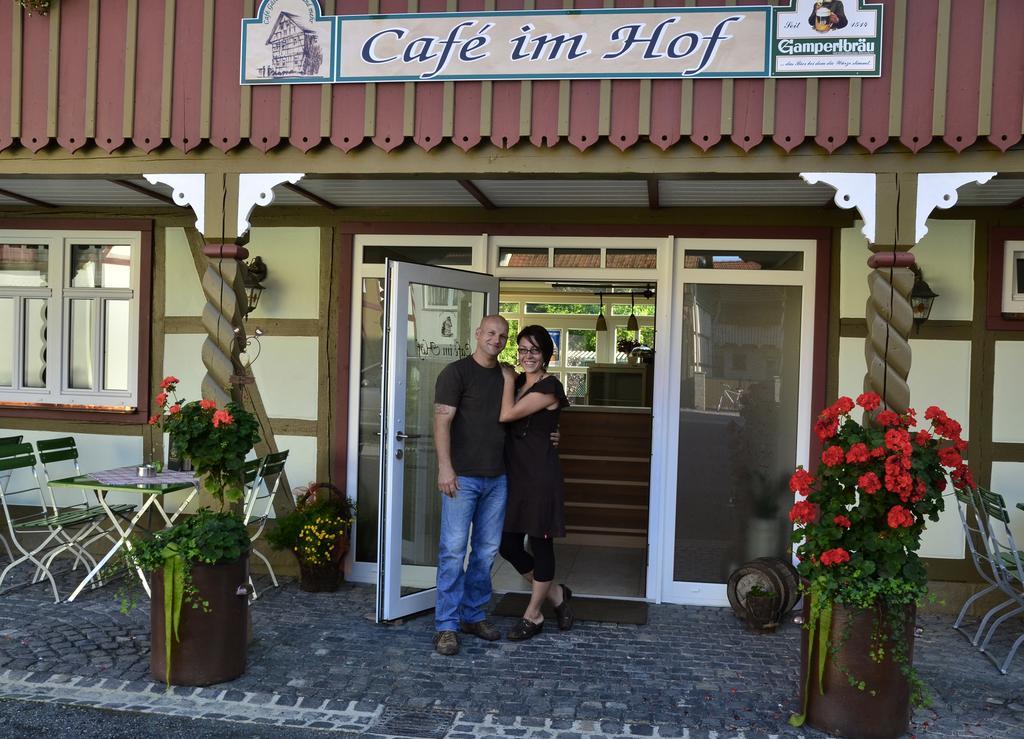 Cafe Im Hof- Bed & Breakfast Streufdorf 外观 照片