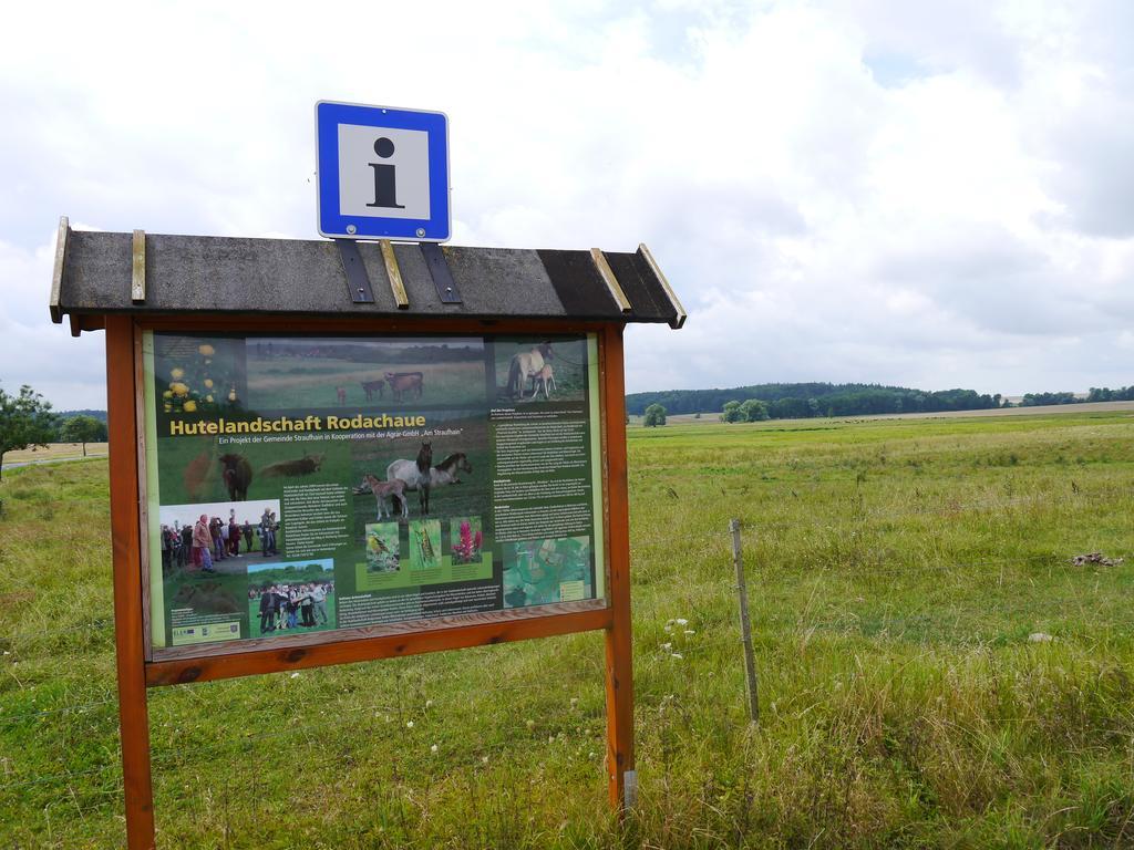 Cafe Im Hof- Bed & Breakfast Streufdorf 外观 照片
