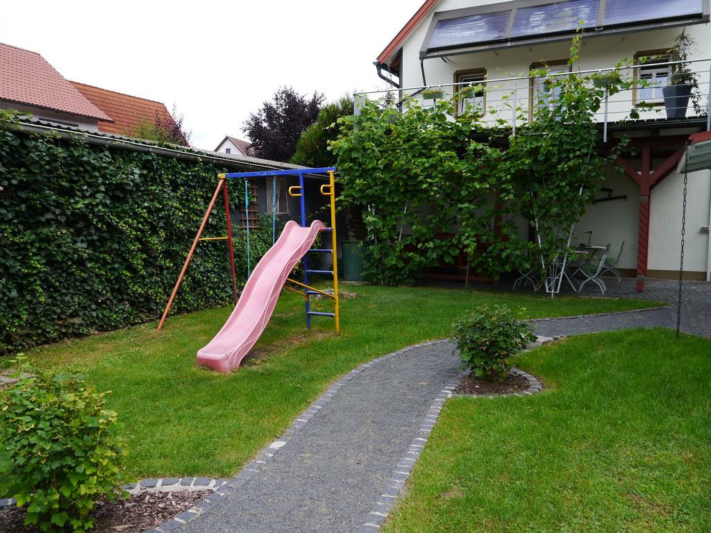 Cafe Im Hof- Bed & Breakfast Streufdorf 外观 照片