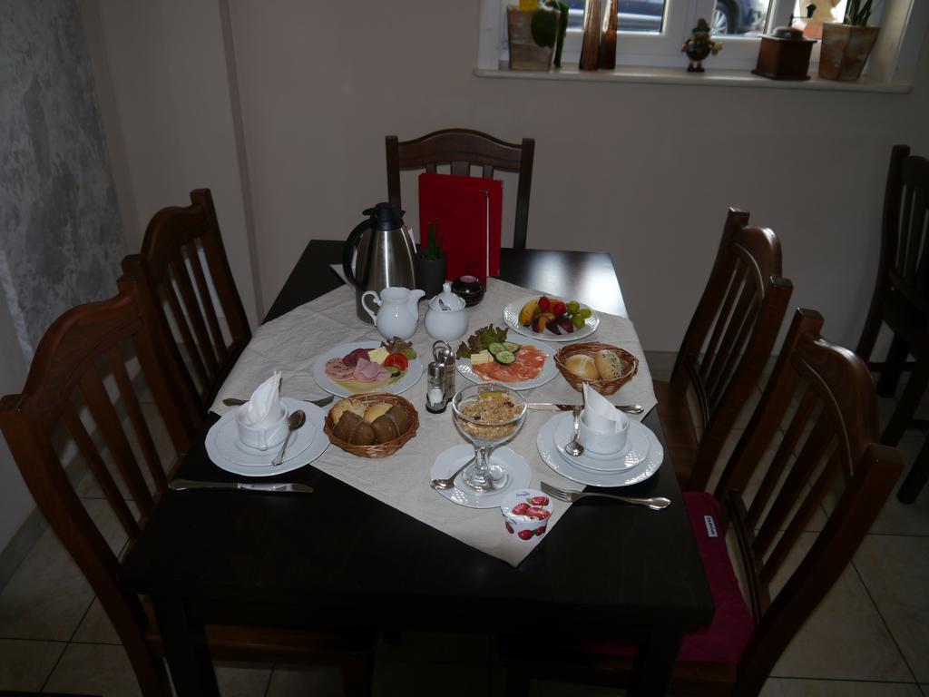 Cafe Im Hof- Bed & Breakfast Streufdorf 外观 照片