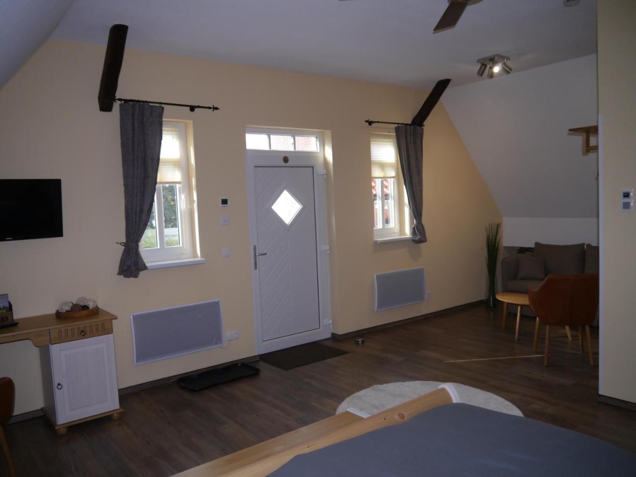 Cafe Im Hof- Bed & Breakfast Streufdorf 外观 照片